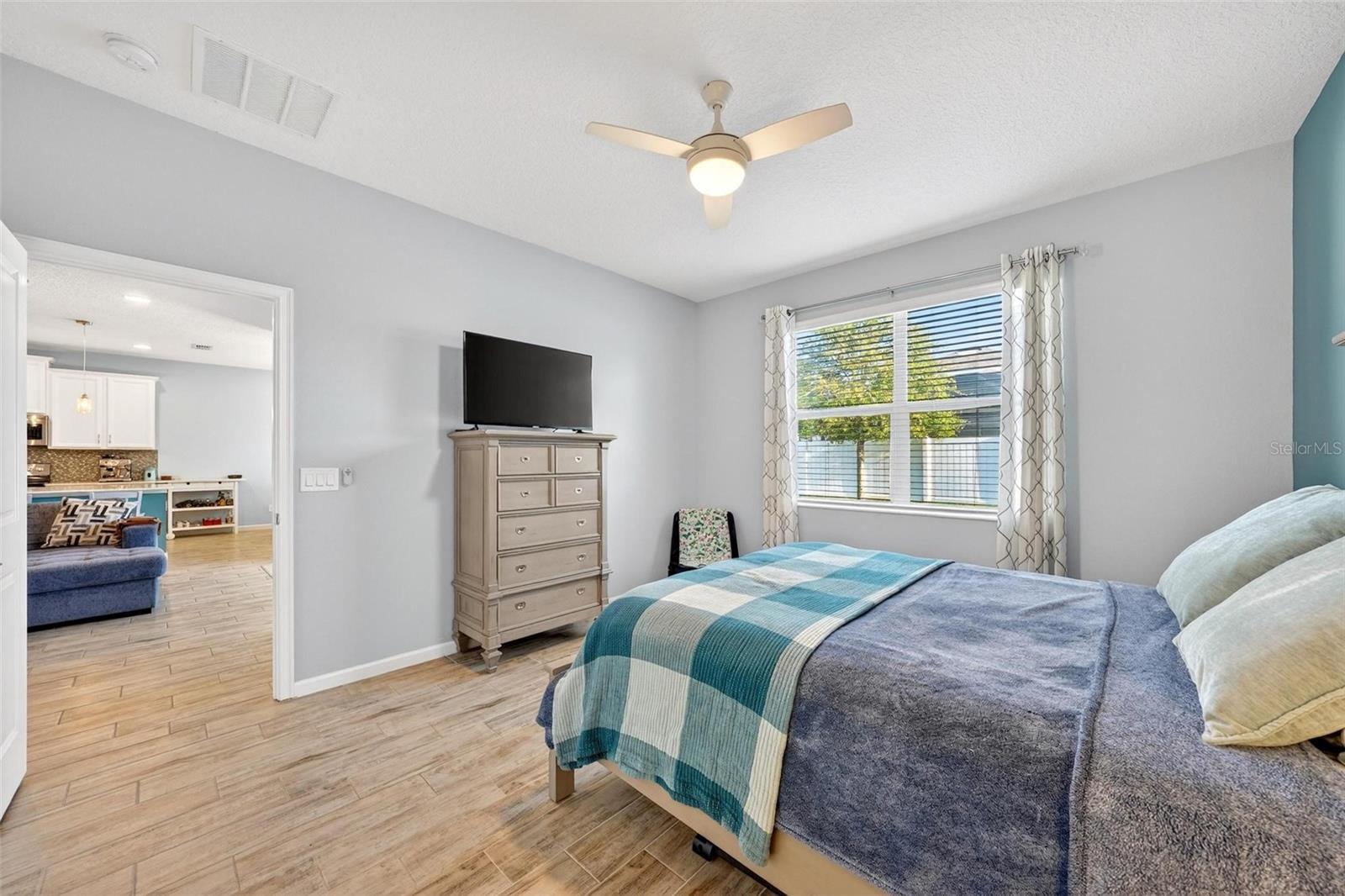 Listing photo id 27 for 887 Lady Bird Lane