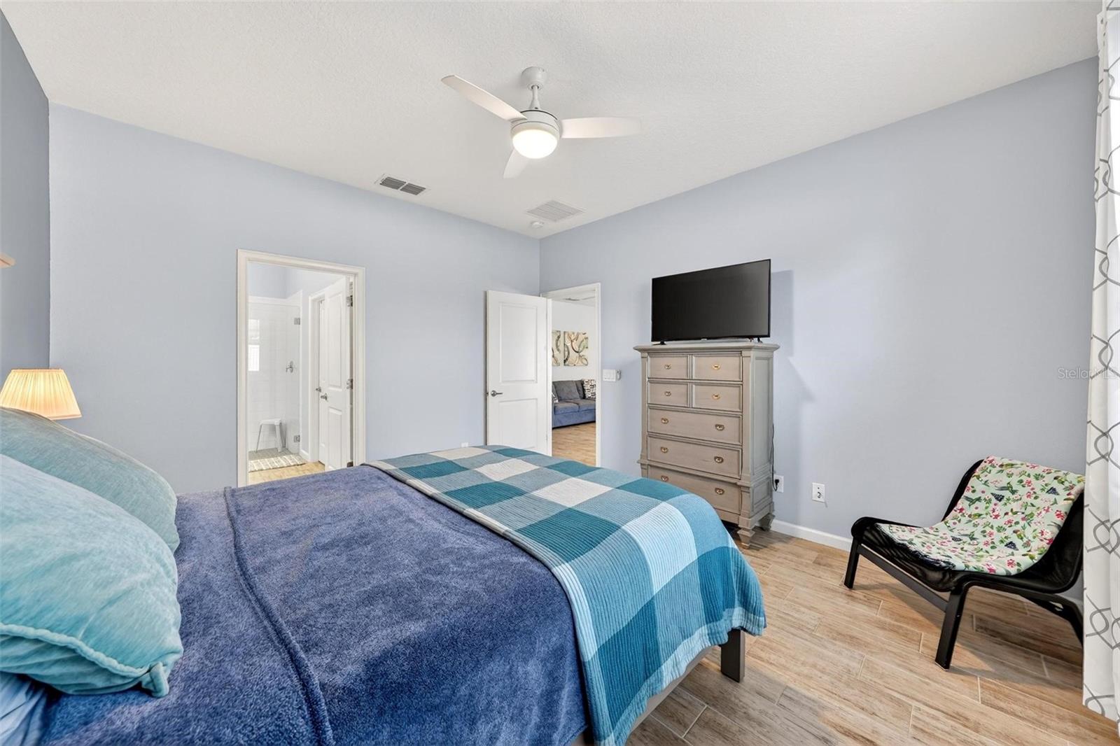 Listing photo id 31 for 887 Lady Bird Lane