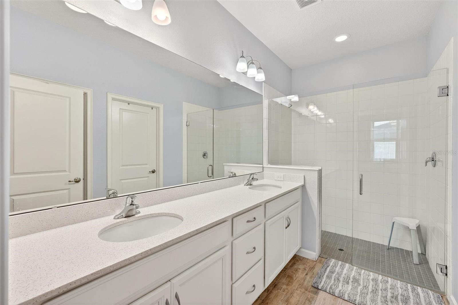 Listing photo id 32 for 887 Lady Bird Lane