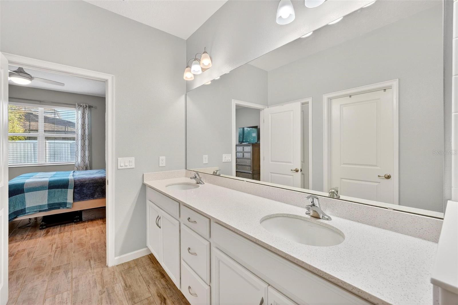 Listing photo id 33 for 887 Lady Bird Lane