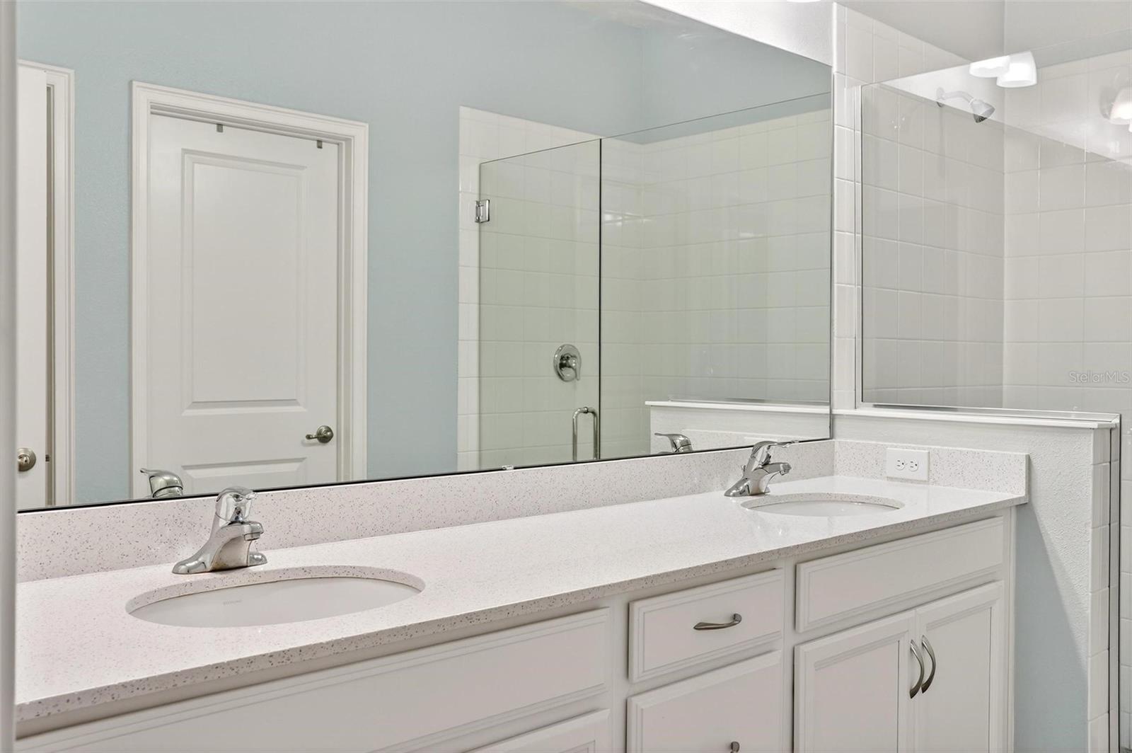 Listing photo id 34 for 887 Lady Bird Lane