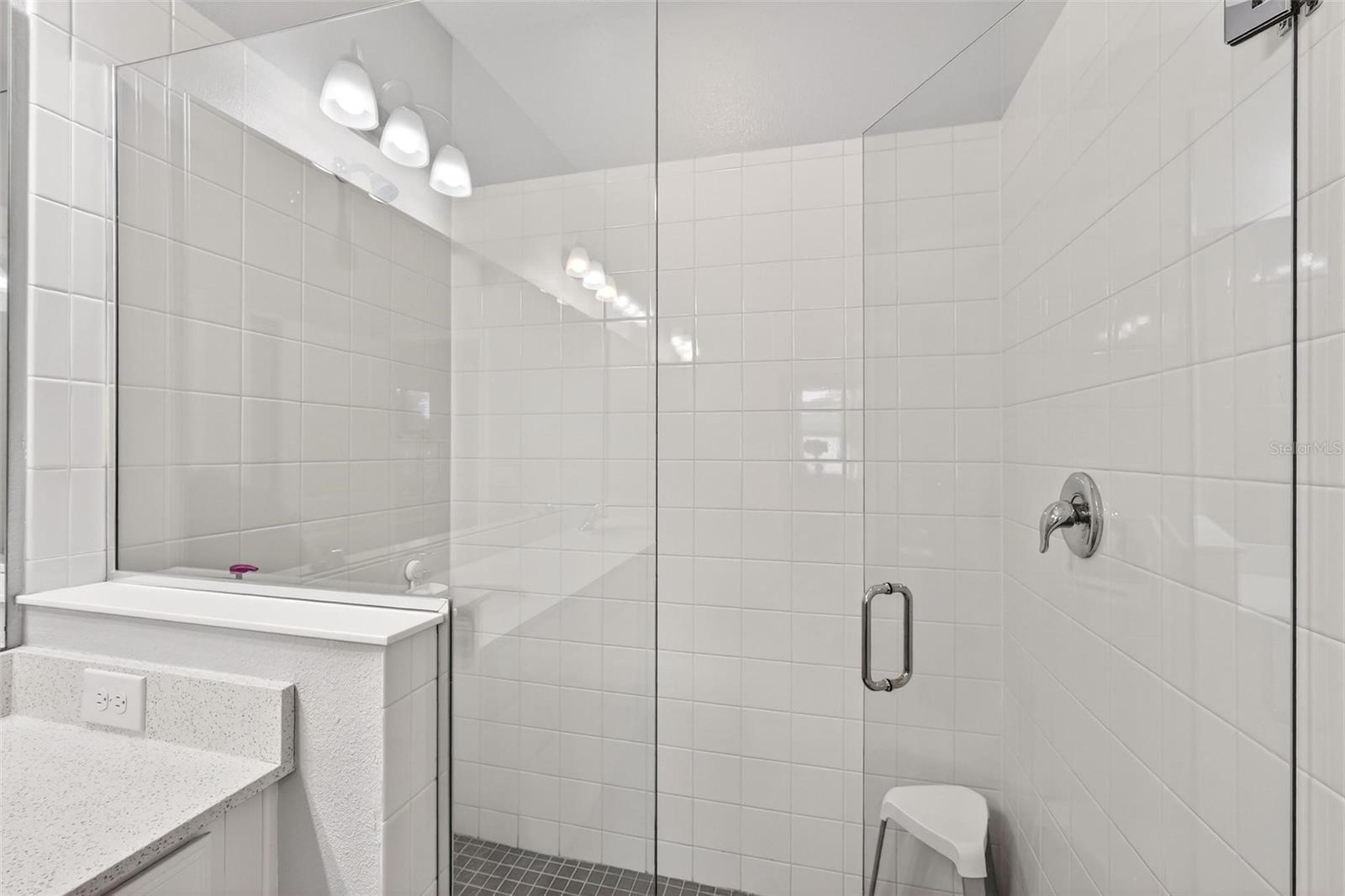 Listing photo id 35 for 887 Lady Bird Lane