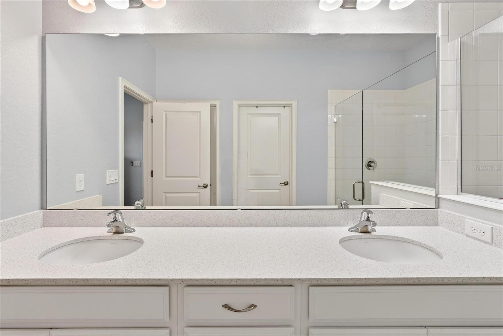 Listing photo id 36 for 887 Lady Bird Lane