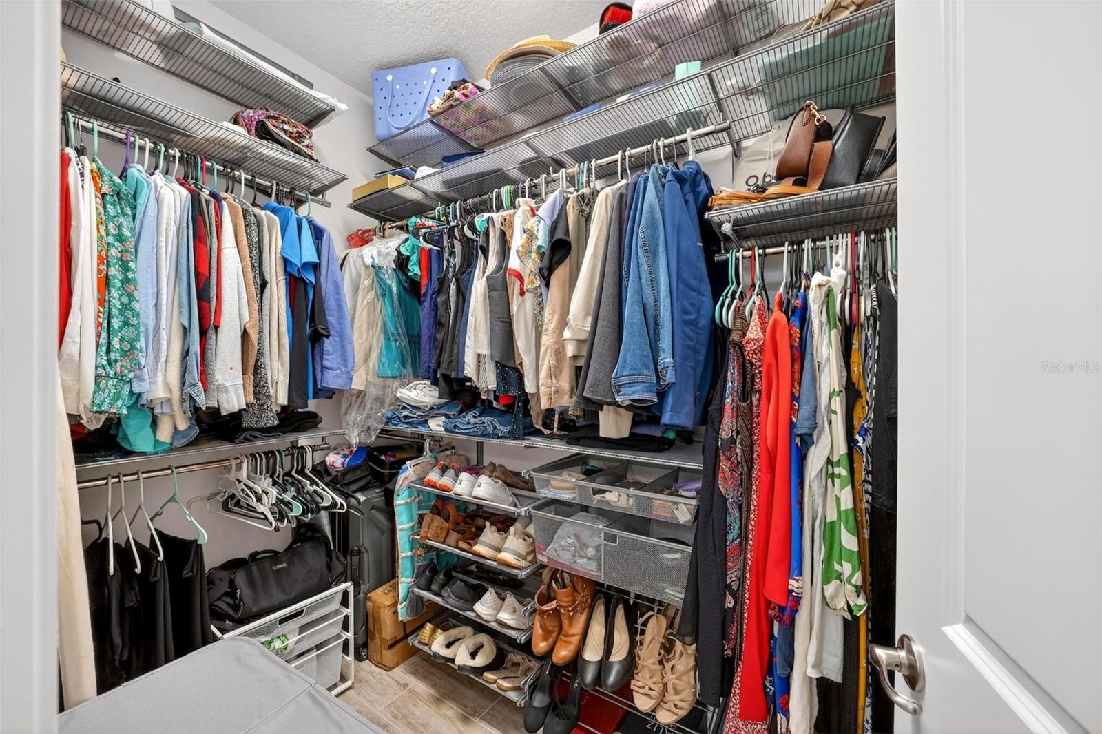 Listing photo id 37 for 887 Lady Bird Lane