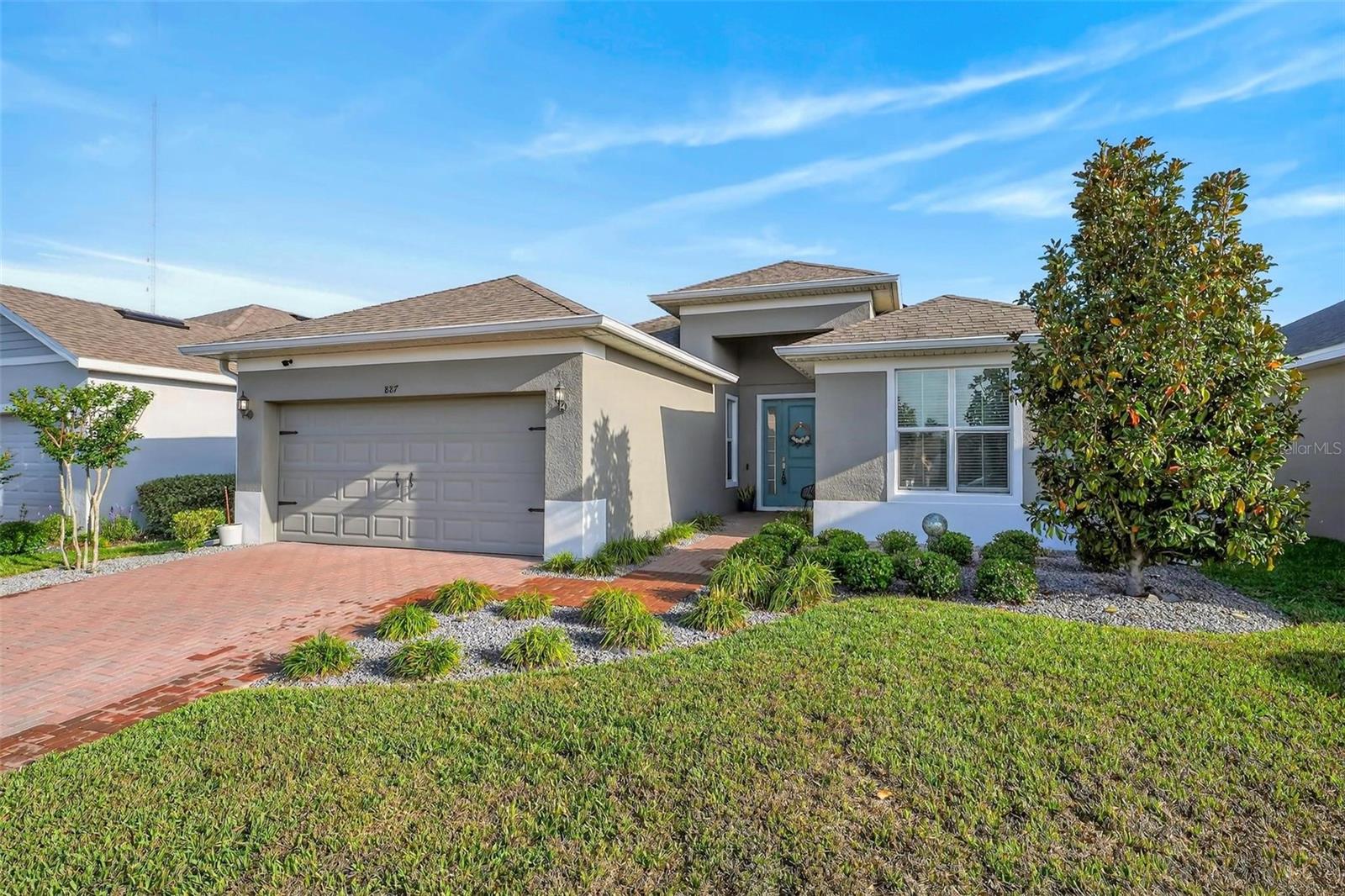 Listing photo id 2 for 887 Lady Bird Lane