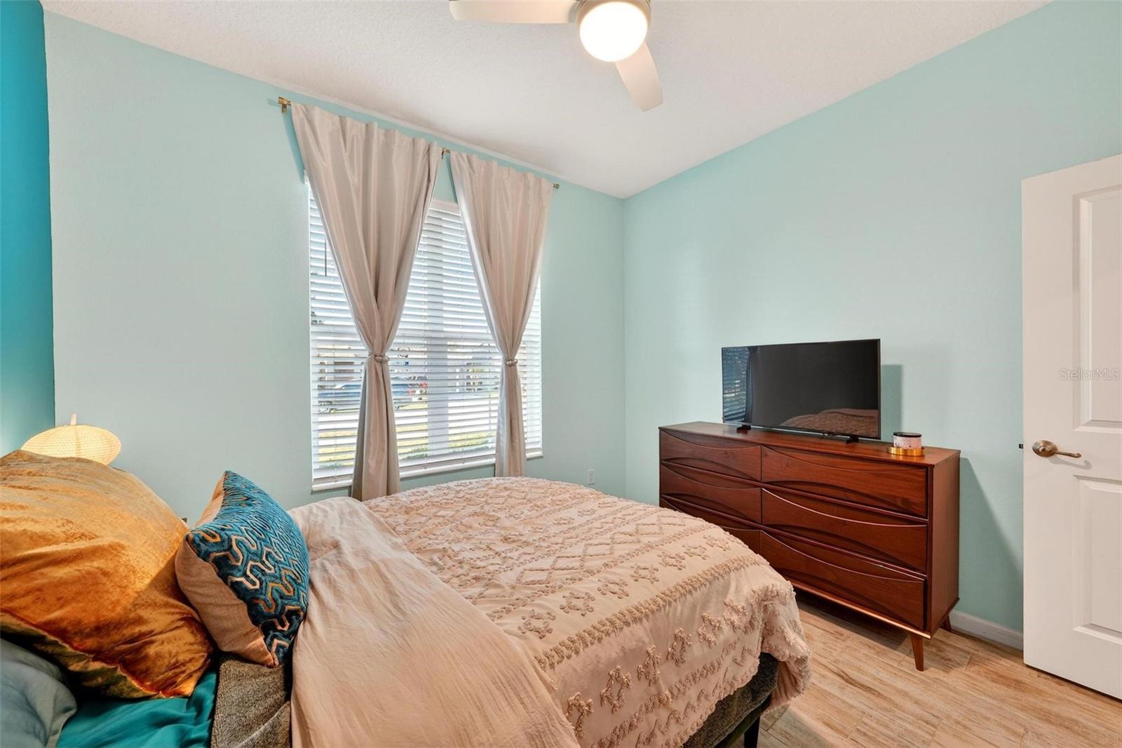 Listing photo id 40 for 887 Lady Bird Lane