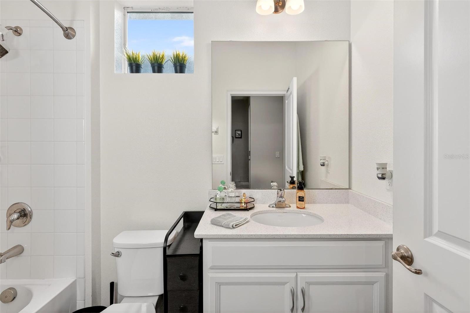 Listing photo id 43 for 887 Lady Bird Lane