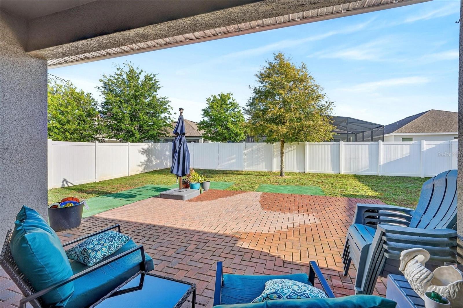 Listing photo id 47 for 887 Lady Bird Lane