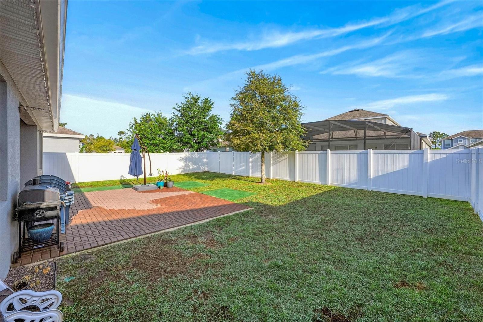 Listing photo id 48 for 887 Lady Bird Lane