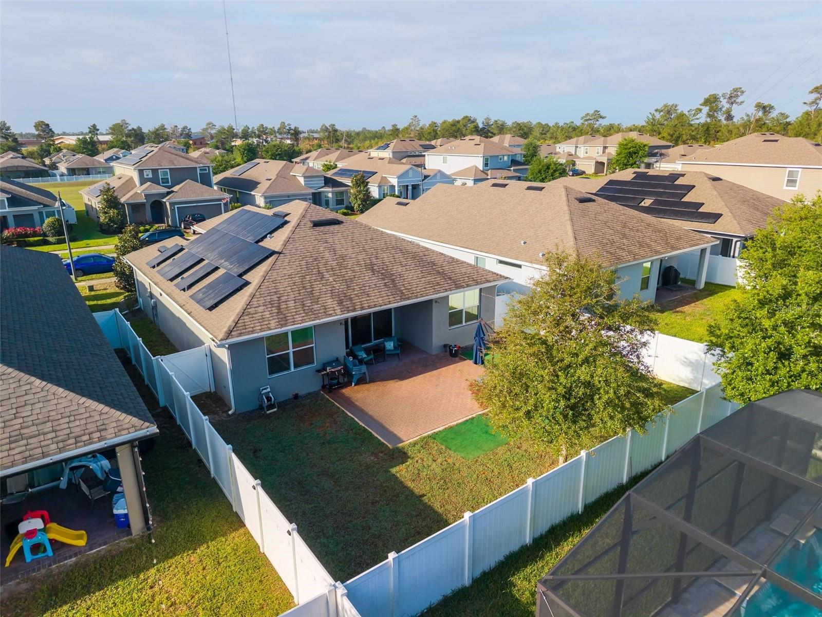 Listing photo id 52 for 887 Lady Bird Lane