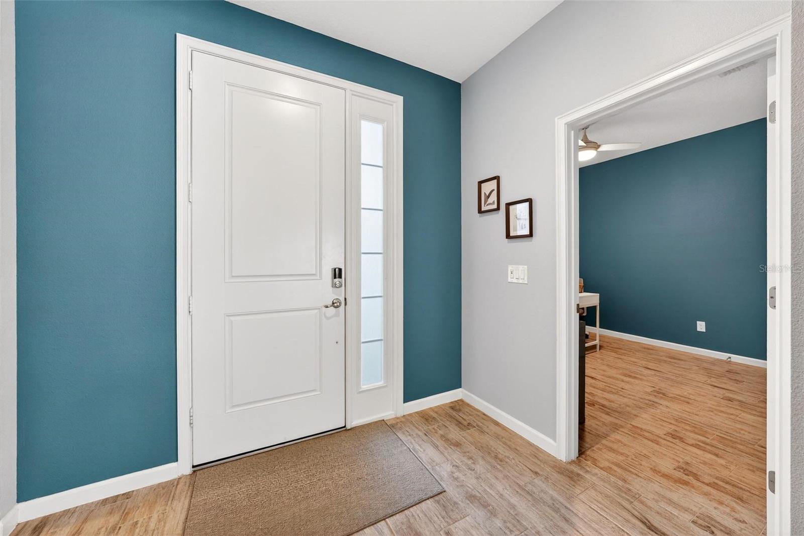 Listing photo id 4 for 887 Lady Bird Lane