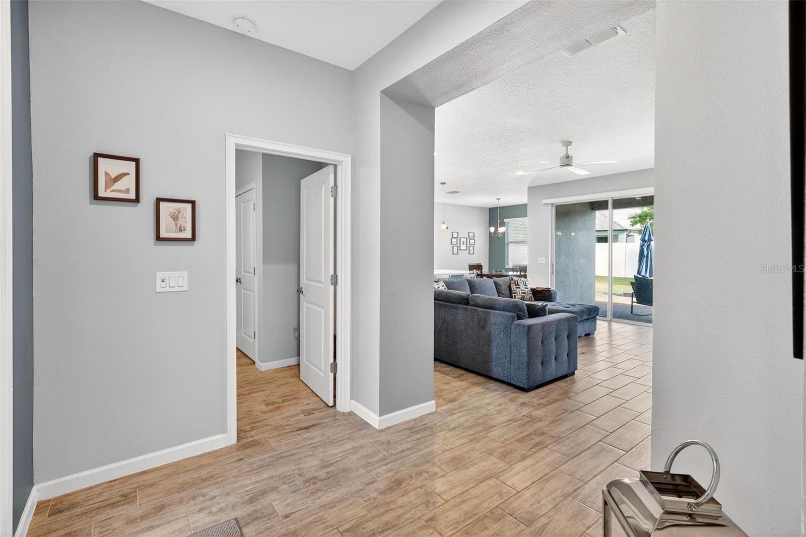 Listing photo id 7 for 887 Lady Bird Lane