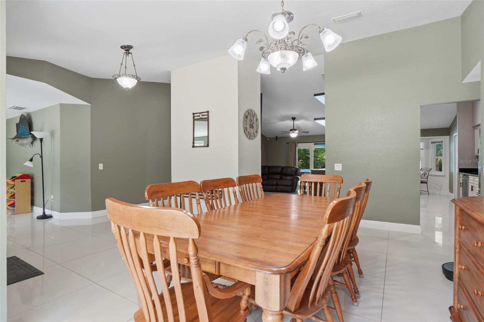 Image 11 of 48 For 130 Bahama Road