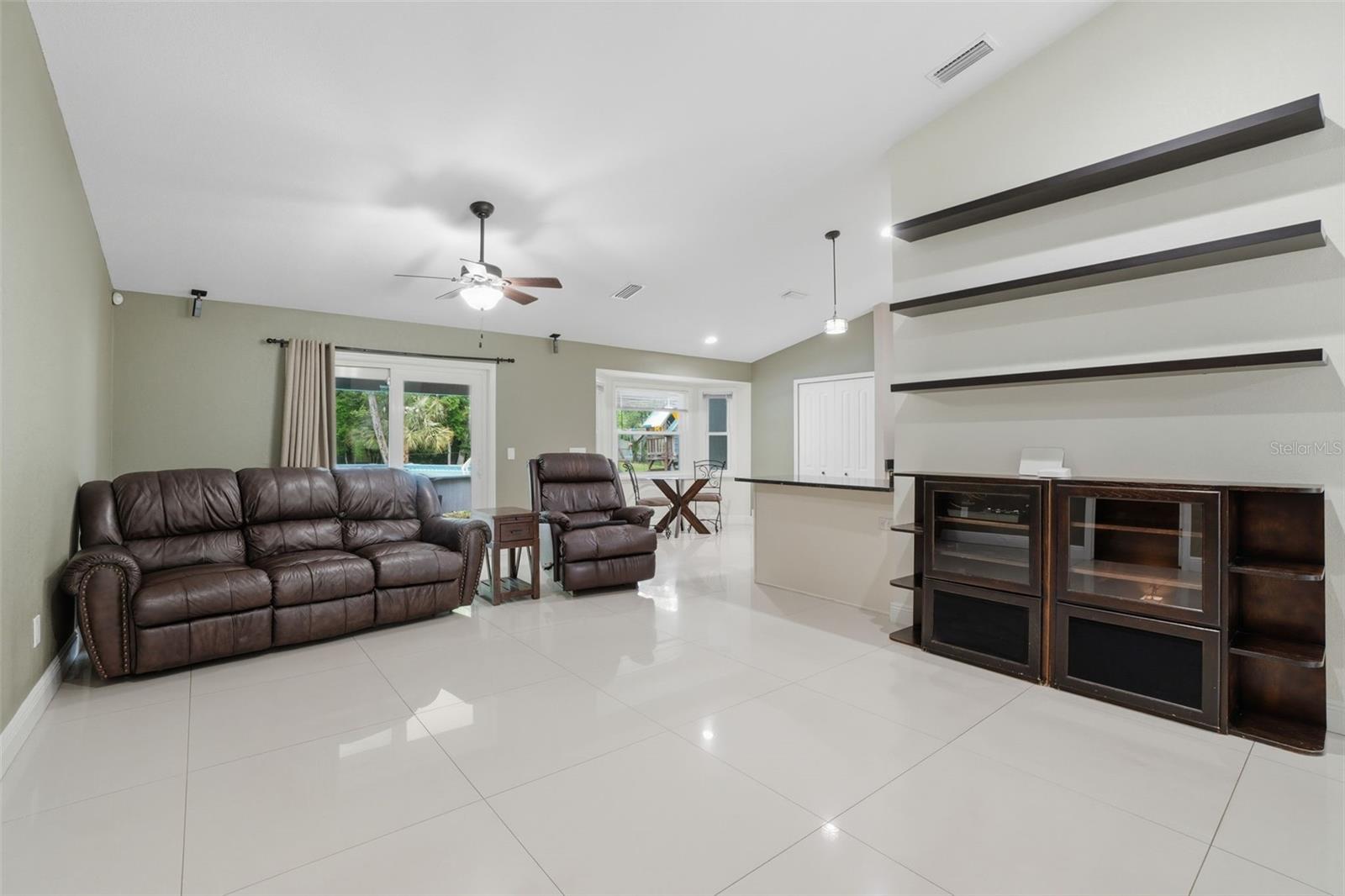 Image 13 of 48 For 130 Bahama Road