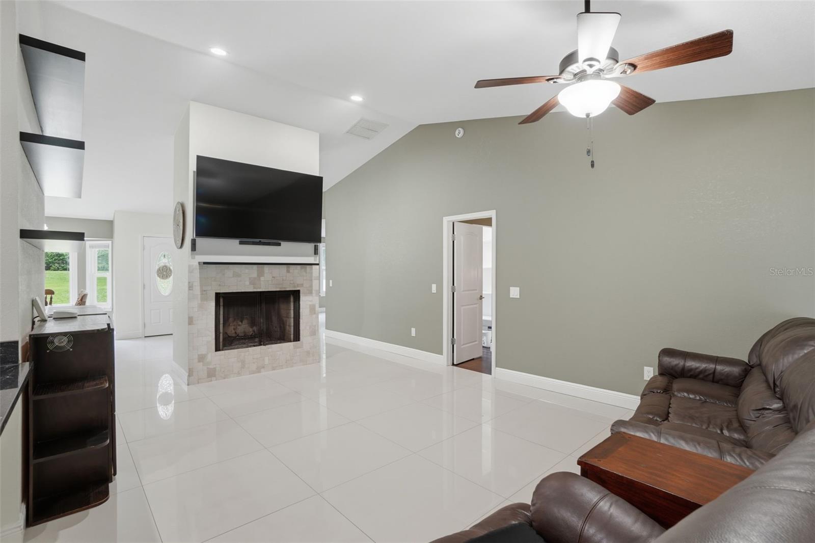 Image 14 of 48 For 130 Bahama Road