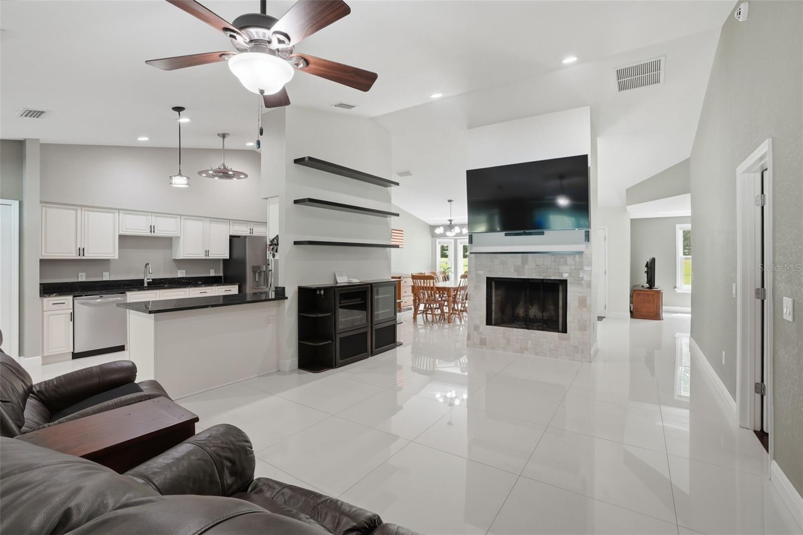 Image 15 of 48 For 130 Bahama Road