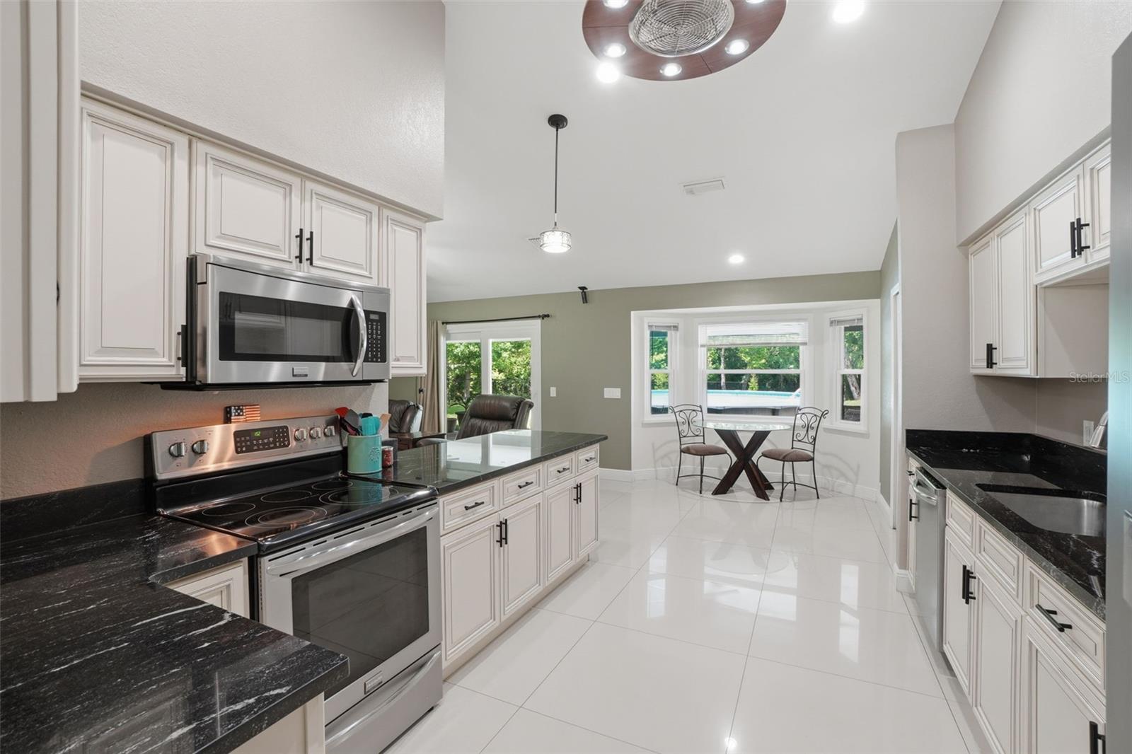 Image 17 of 48 For 130 Bahama Road