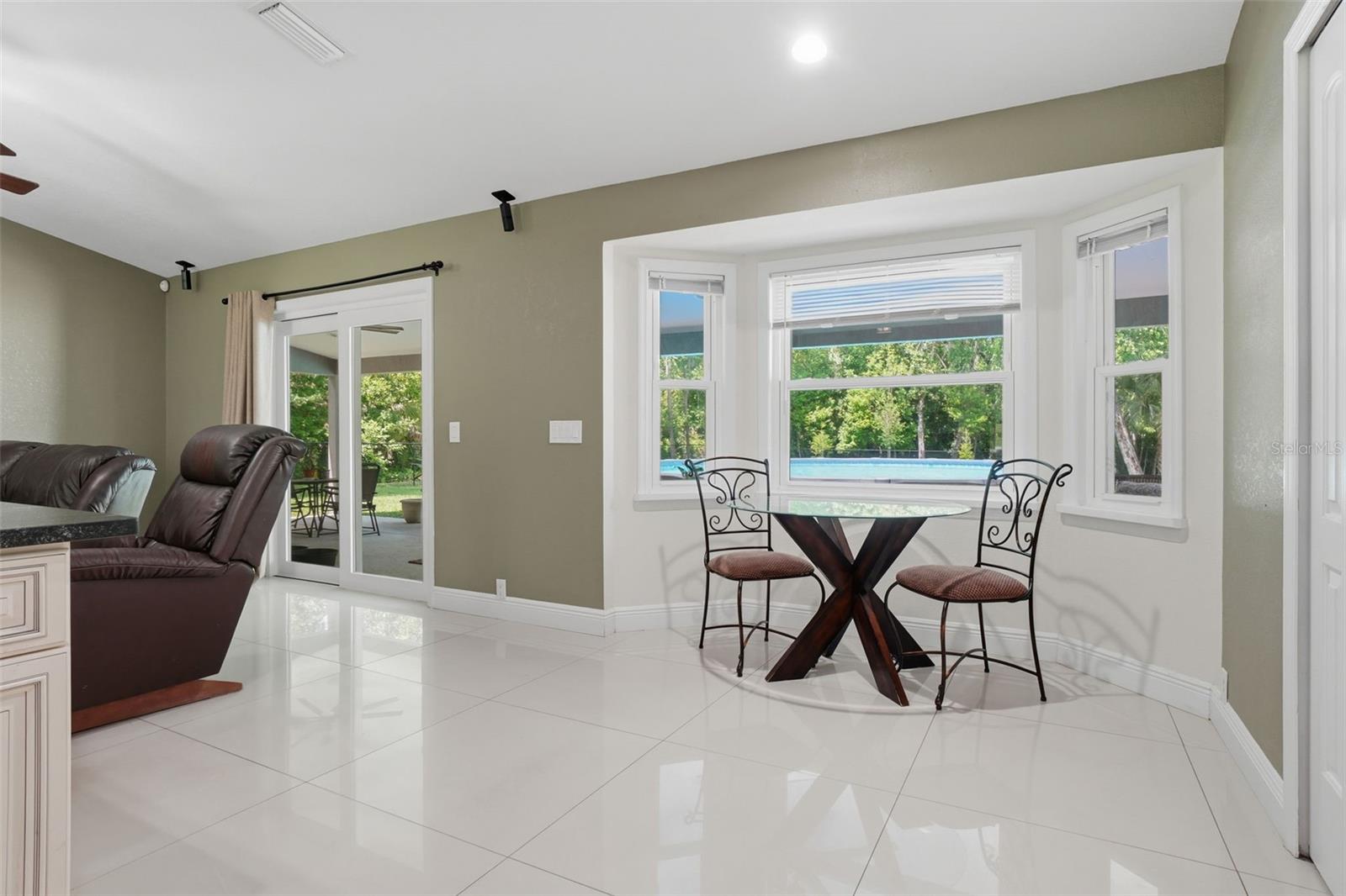 Image 20 of 48 For 130 Bahama Road