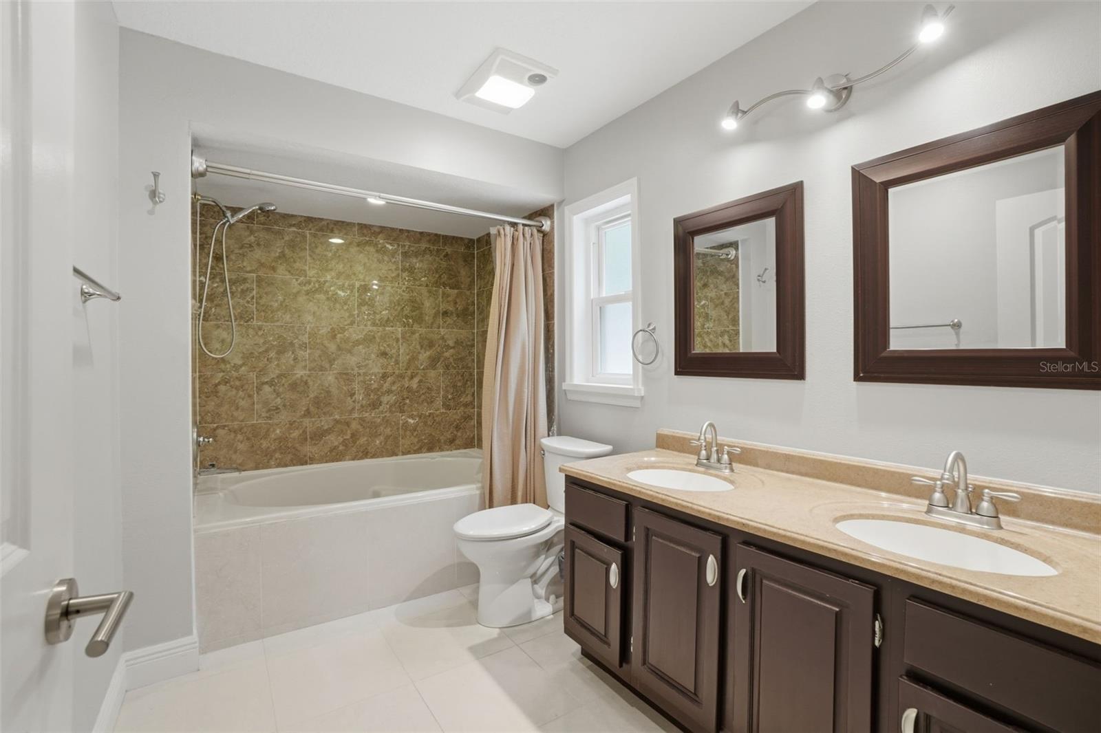 Image 24 of 48 For 130 Bahama Road