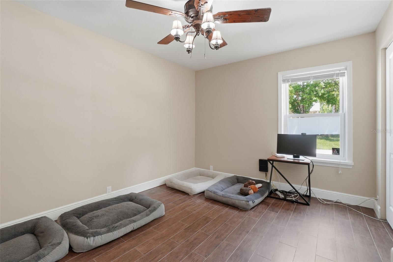 Image 28 of 48 For 130 Bahama Road