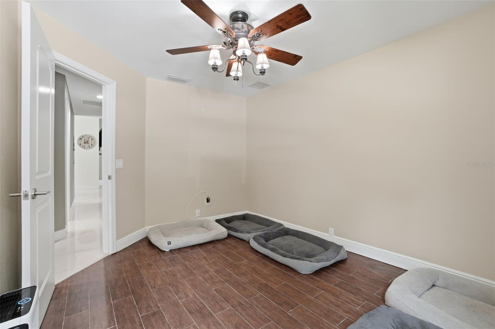 Image 29 of 48 For 130 Bahama Road