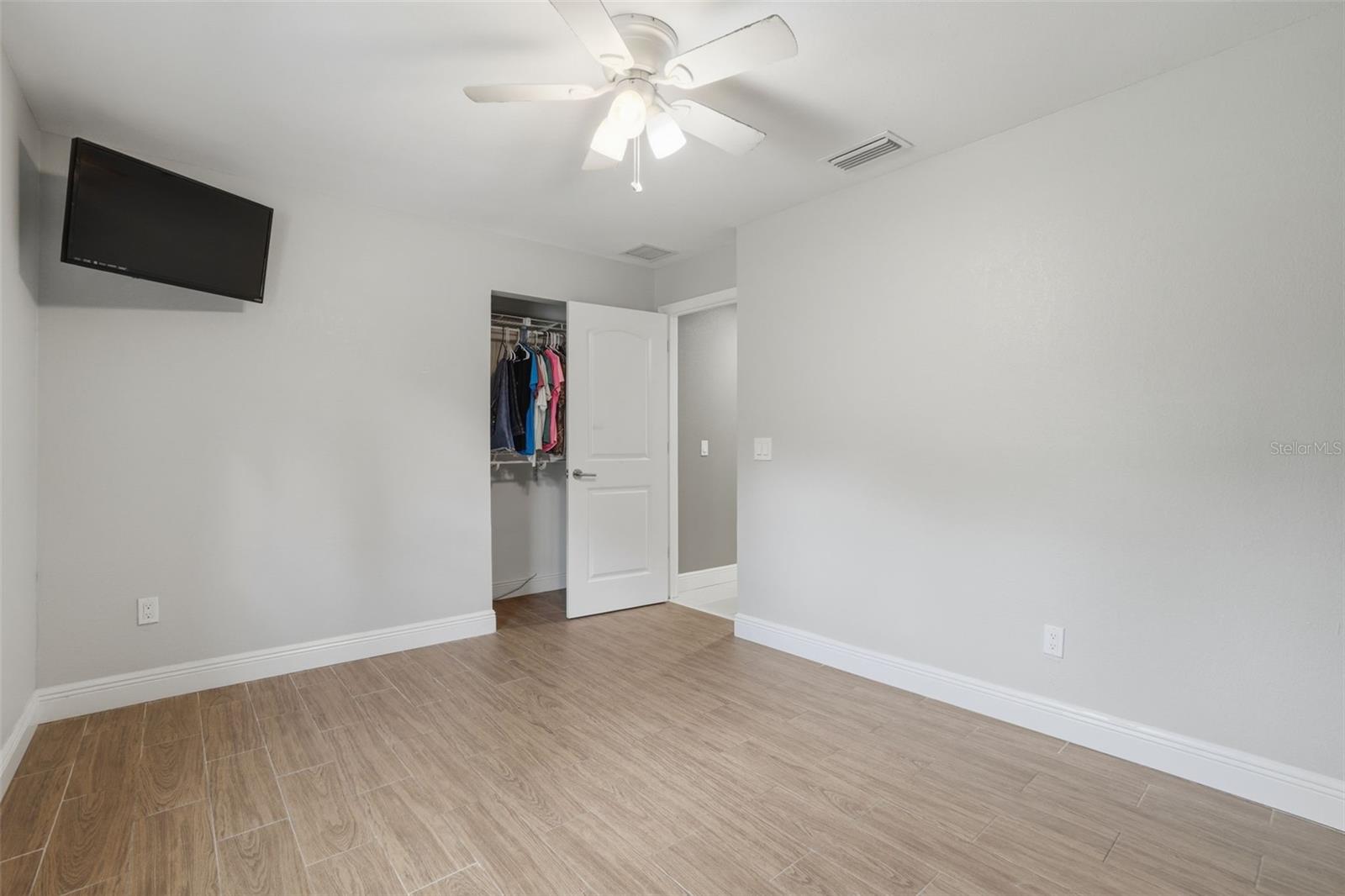 Image 31 of 48 For 130 Bahama Road