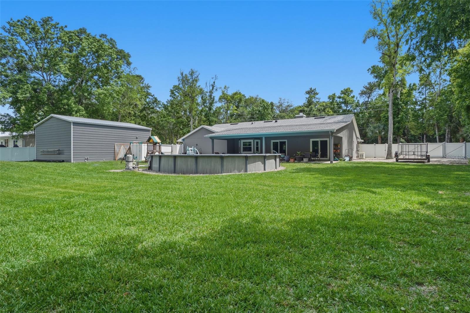 Image 37 of 48 For 130 Bahama Road