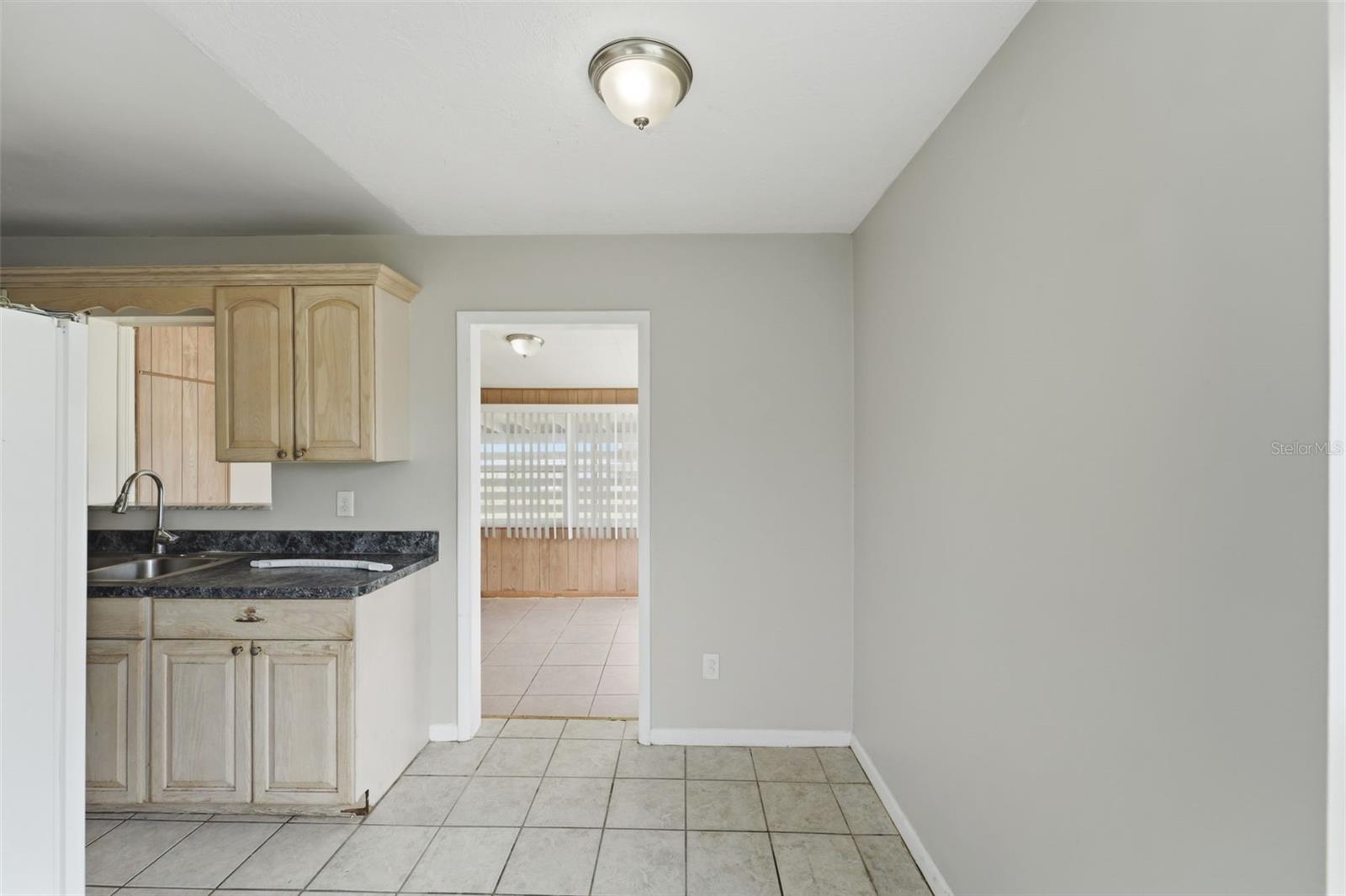 Image 12 of 26 For 794 Crawford Street