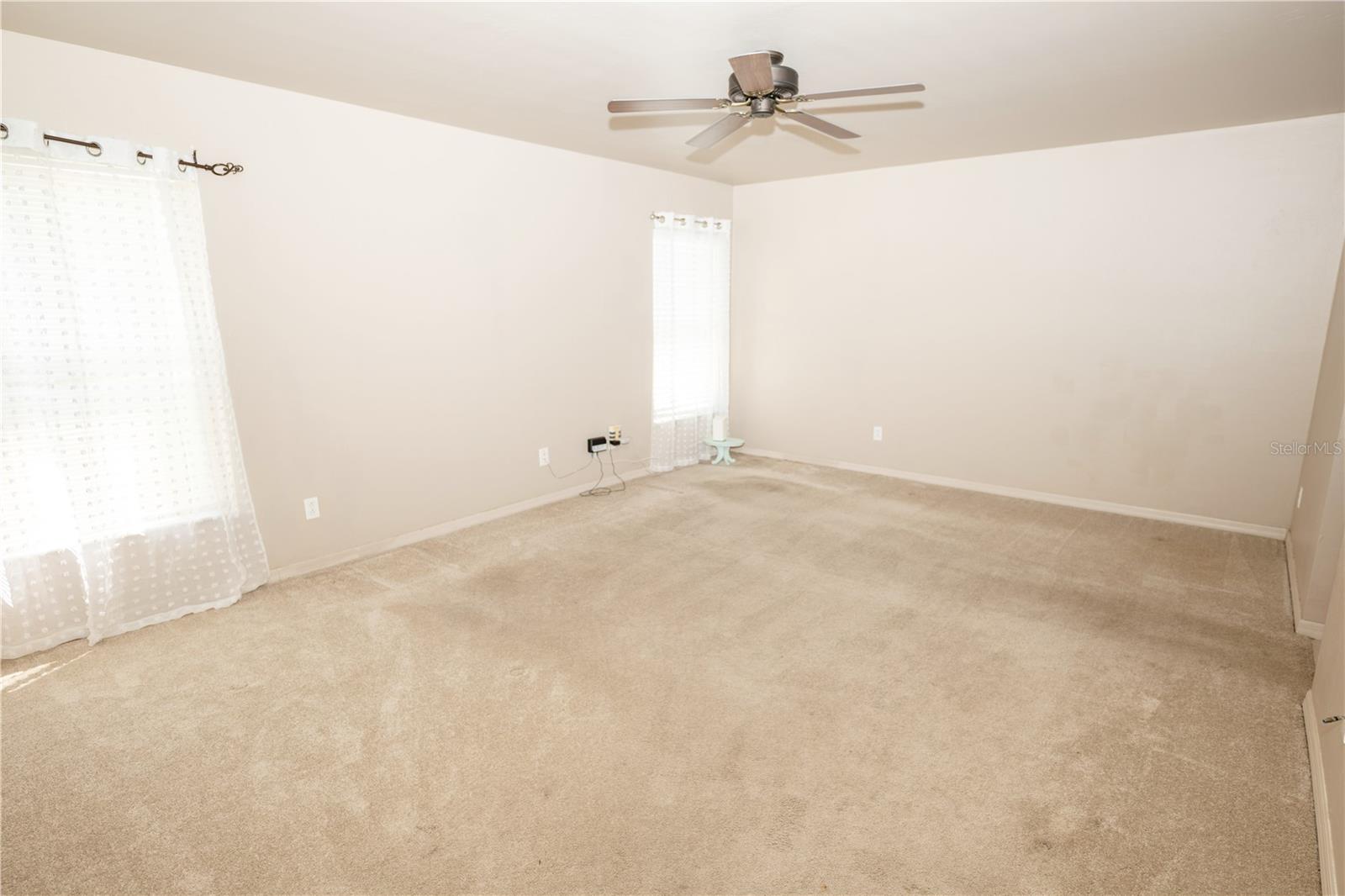 Listing photo id 3 for 4129 19th Place