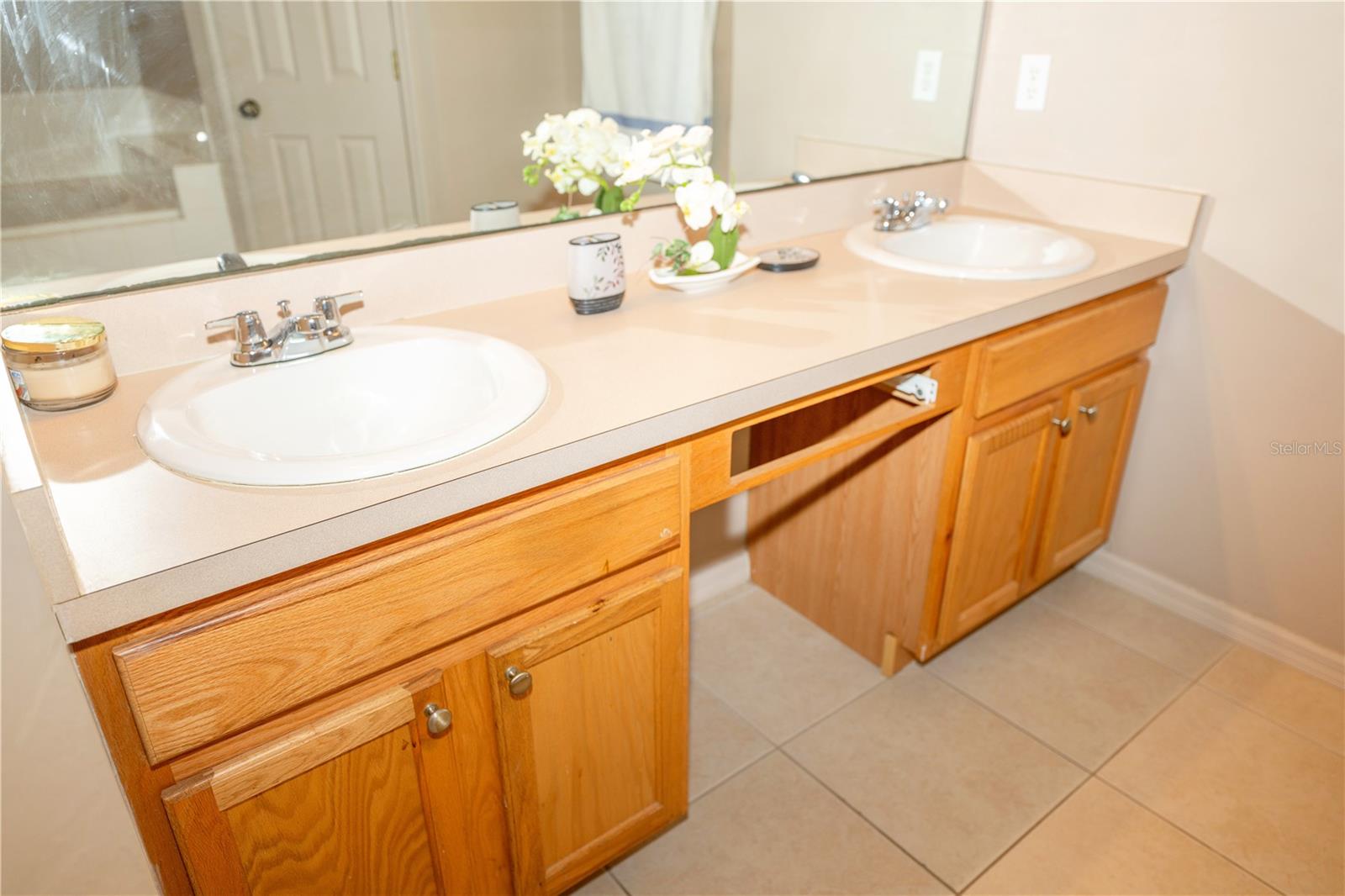 Listing photo id 7 for 4129 19th Place