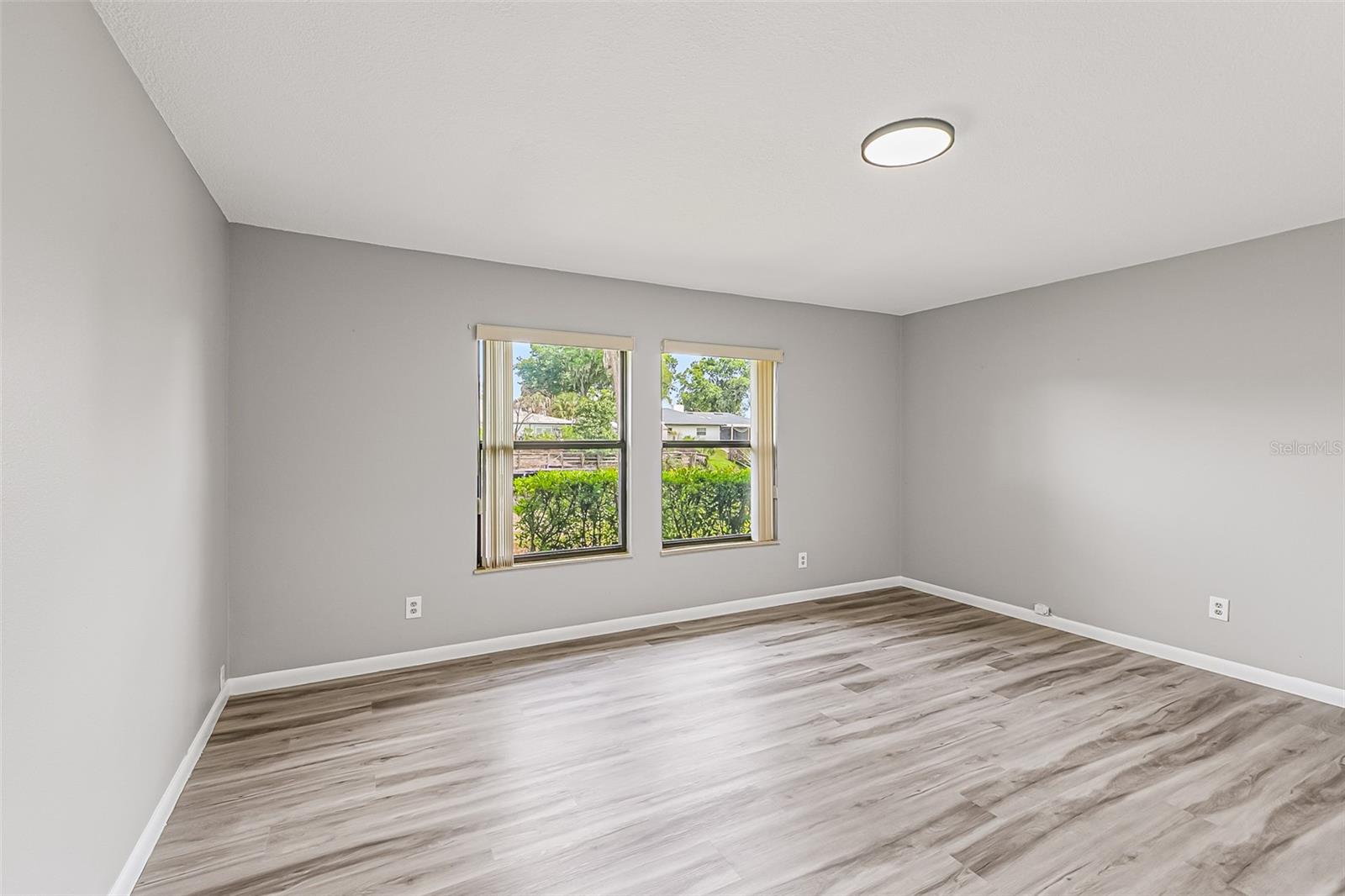 Image 46 of 100 For 150 Lake Destiny Trail