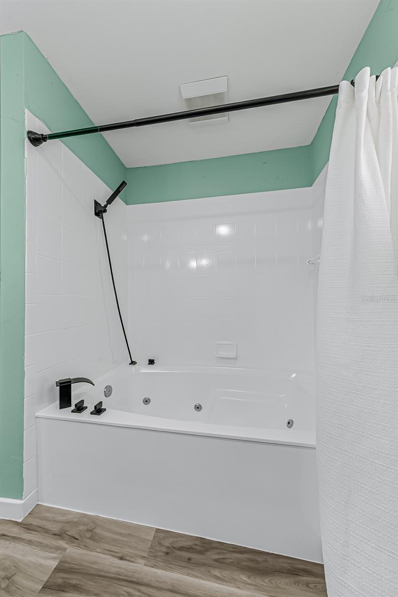 Image 52 of 100 For 150 Lake Destiny Trail