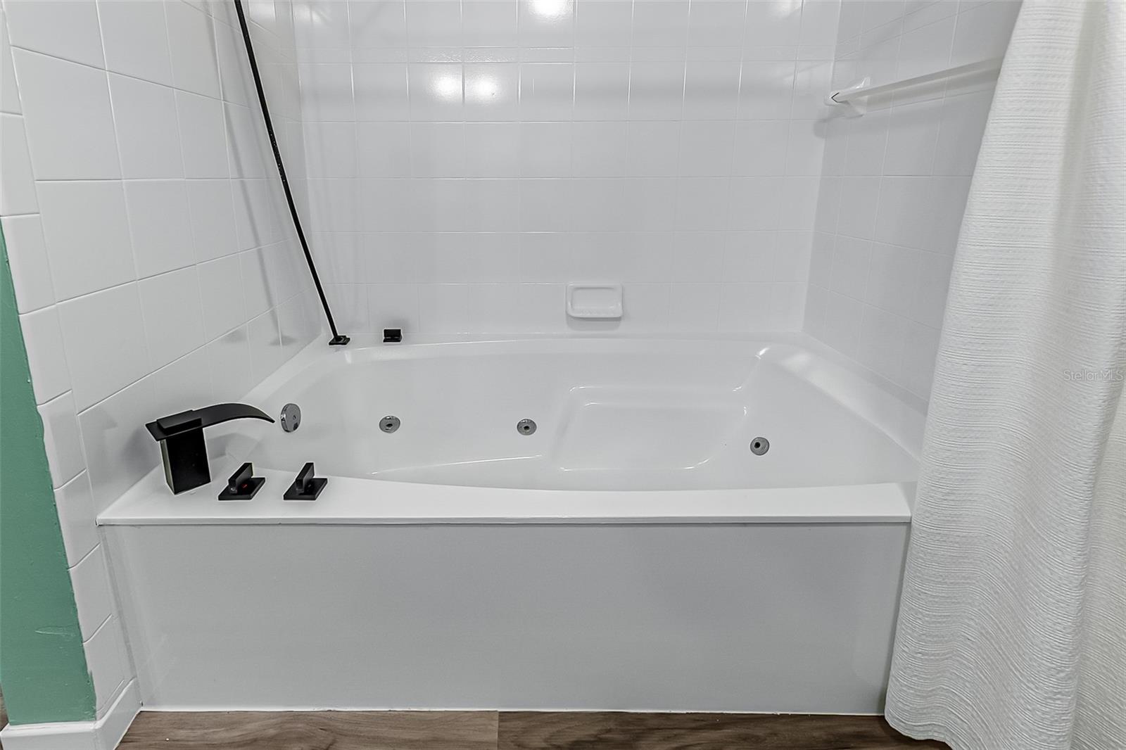 Image 54 of 100 For 150 Lake Destiny Trail