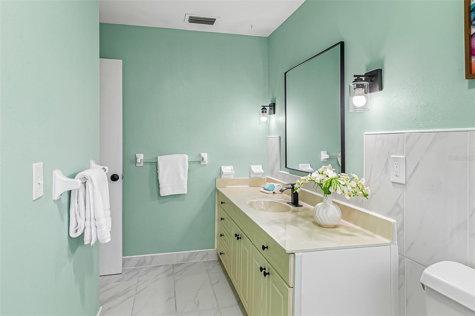 Image 60 of 100 For 150 Lake Destiny Trail