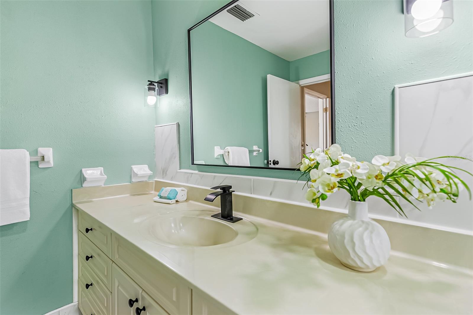 Image 61 of 100 For 150 Lake Destiny Trail