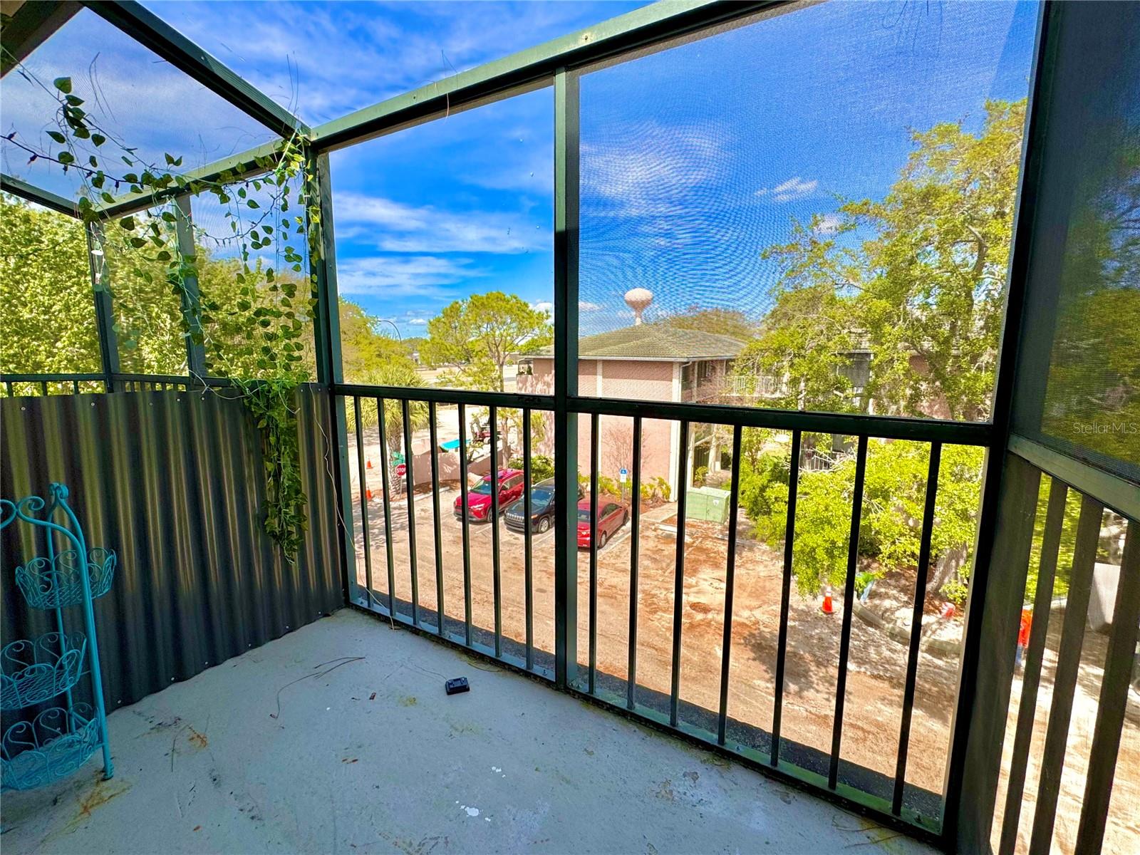 Image 11 of 25 For 120 Blue Point Way 320