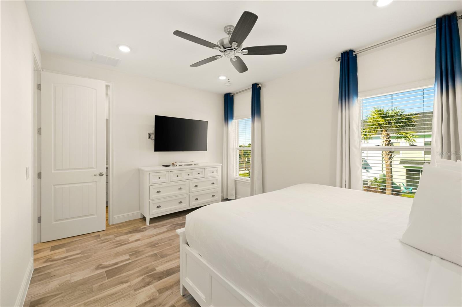 Image 33 of 95 For 8205 Surf Street