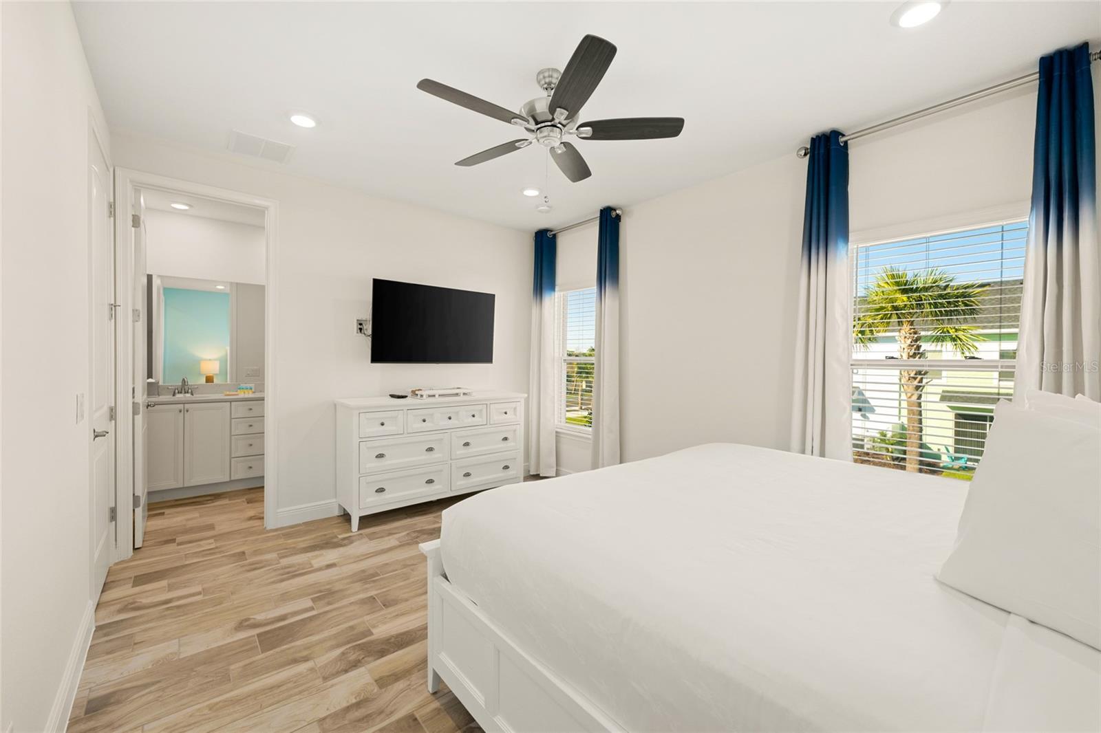 Image 34 of 95 For 8205 Surf Street