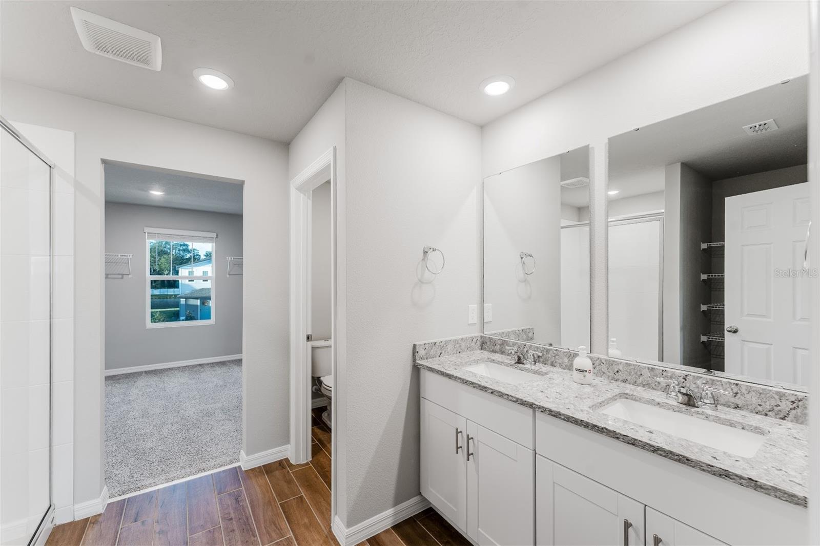 Image 28 of 42 For 5252 Sanders Oak Trail