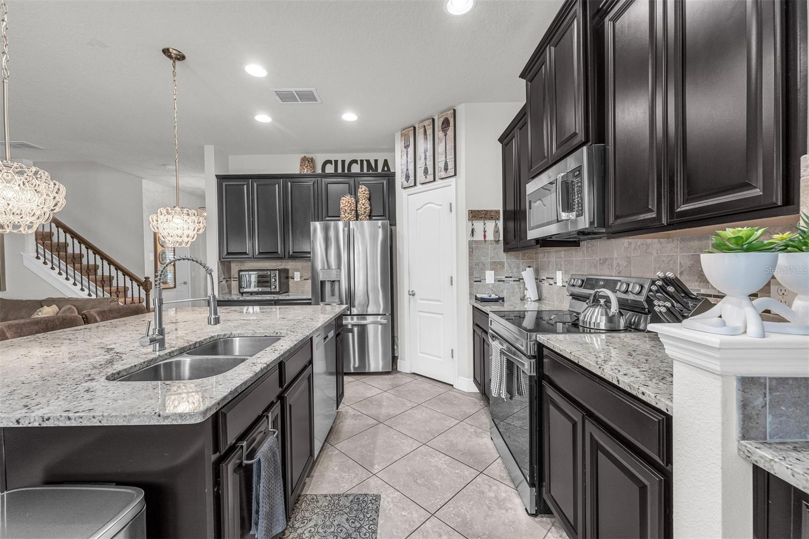 Image 16 of 56 For 14594 Caplock Drive