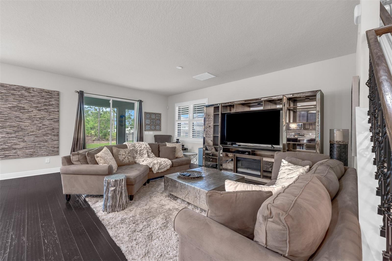 Image 18 of 56 For 14594 Caplock Drive