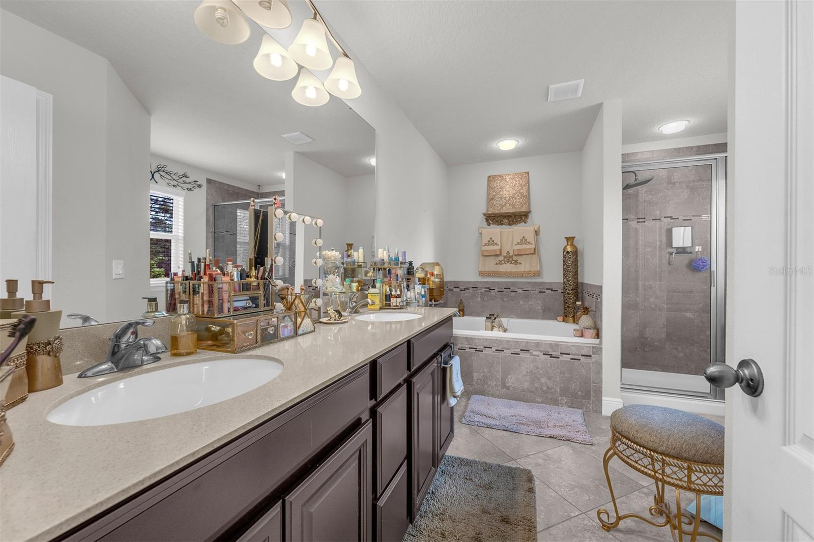 Image 24 of 56 For 14594 Caplock Drive