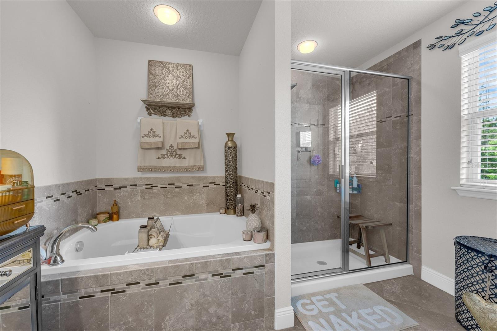 Image 25 of 56 For 14594 Caplock Drive