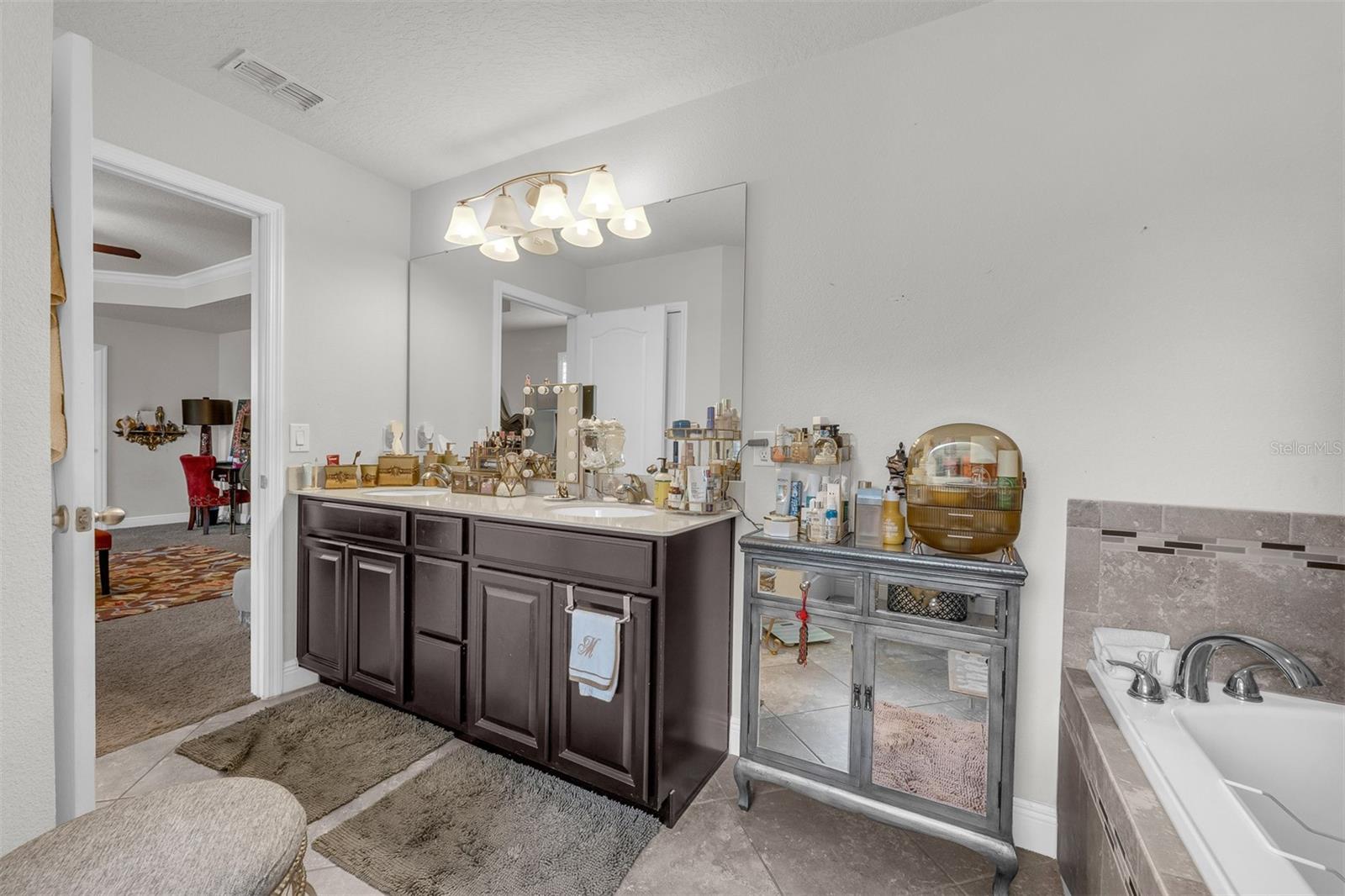 Image 26 of 56 For 14594 Caplock Drive