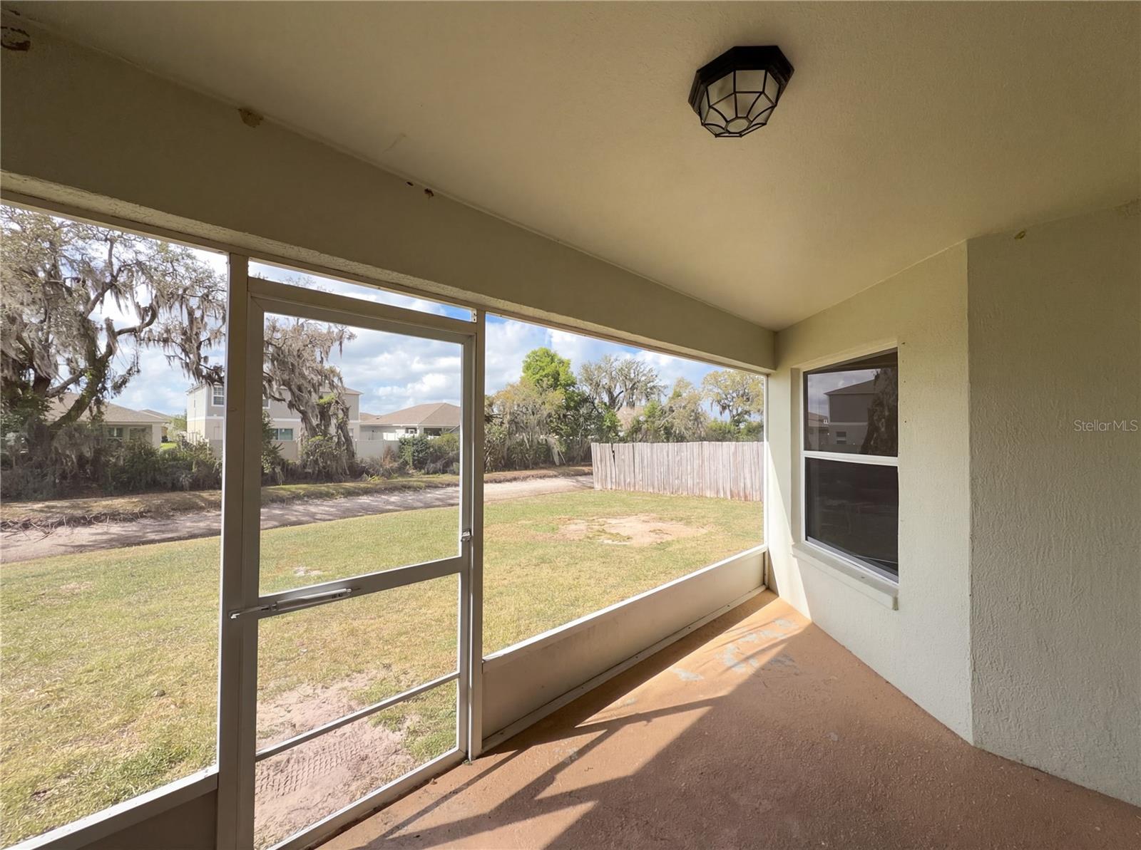 Image 15 of 18 For 1034 Summer Glen Drive