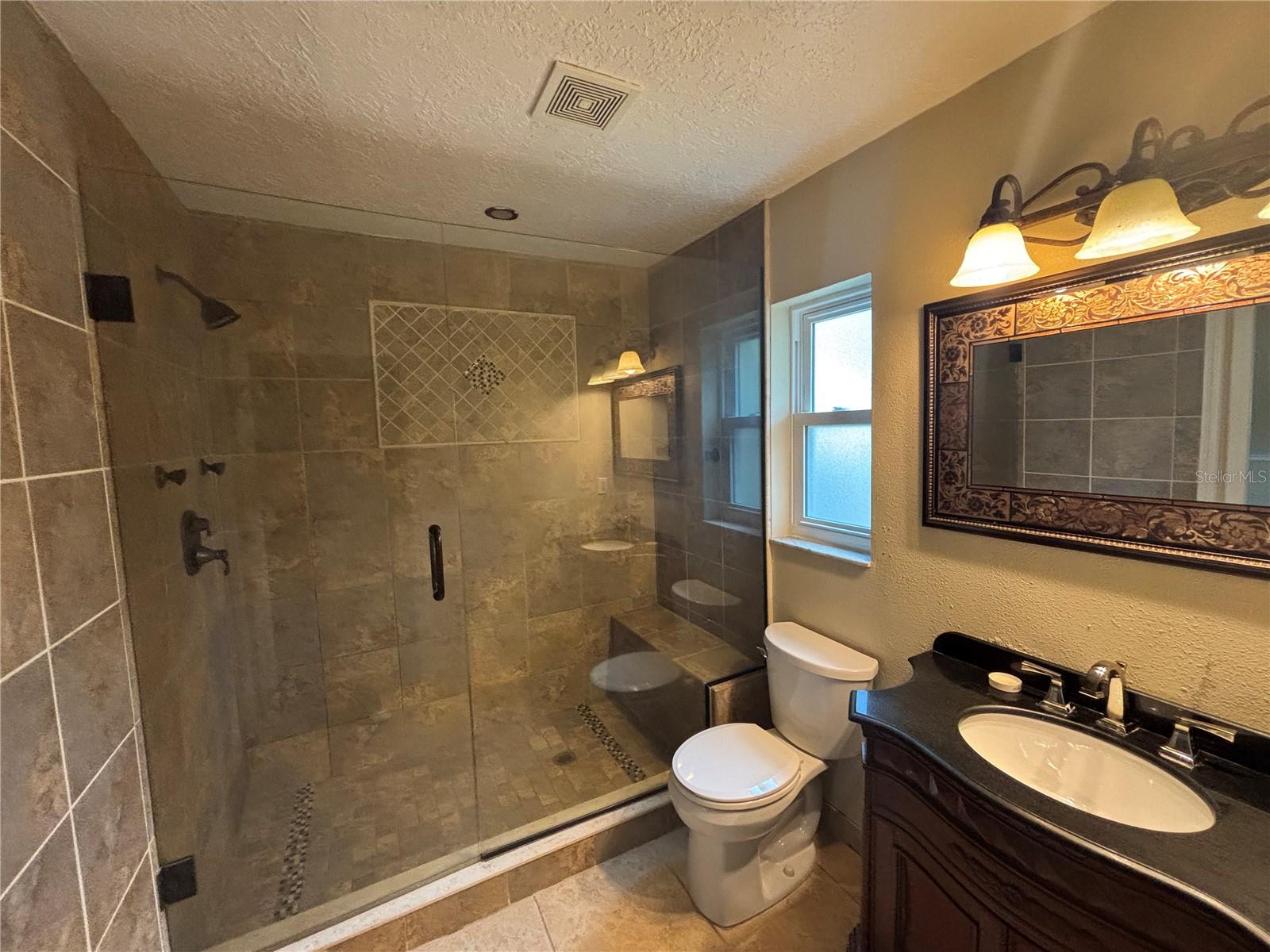 Image 9 of 15 For 201 Baker Street