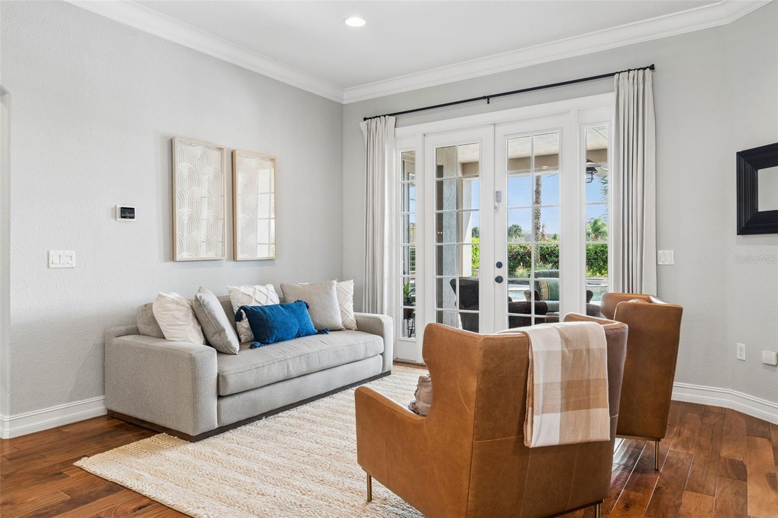 Listing photo id 10 for 9845 Hatton Circle