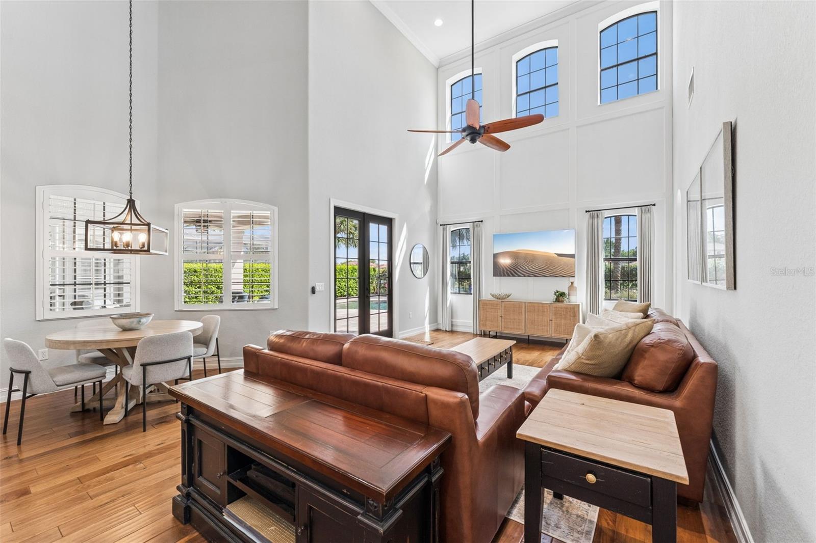 Listing photo id 13 for 9845 Hatton Circle