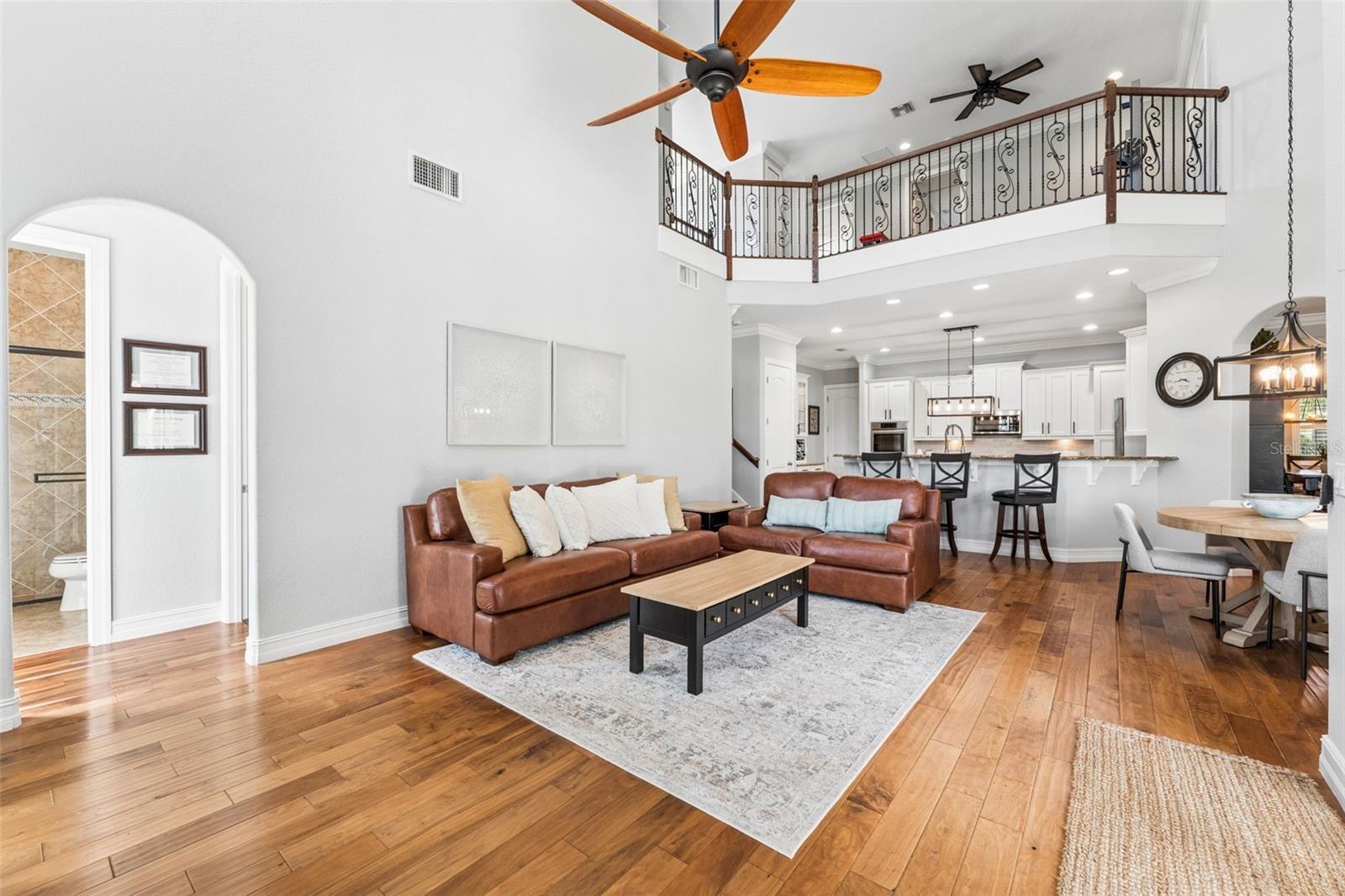 Listing photo id 14 for 9845 Hatton Circle