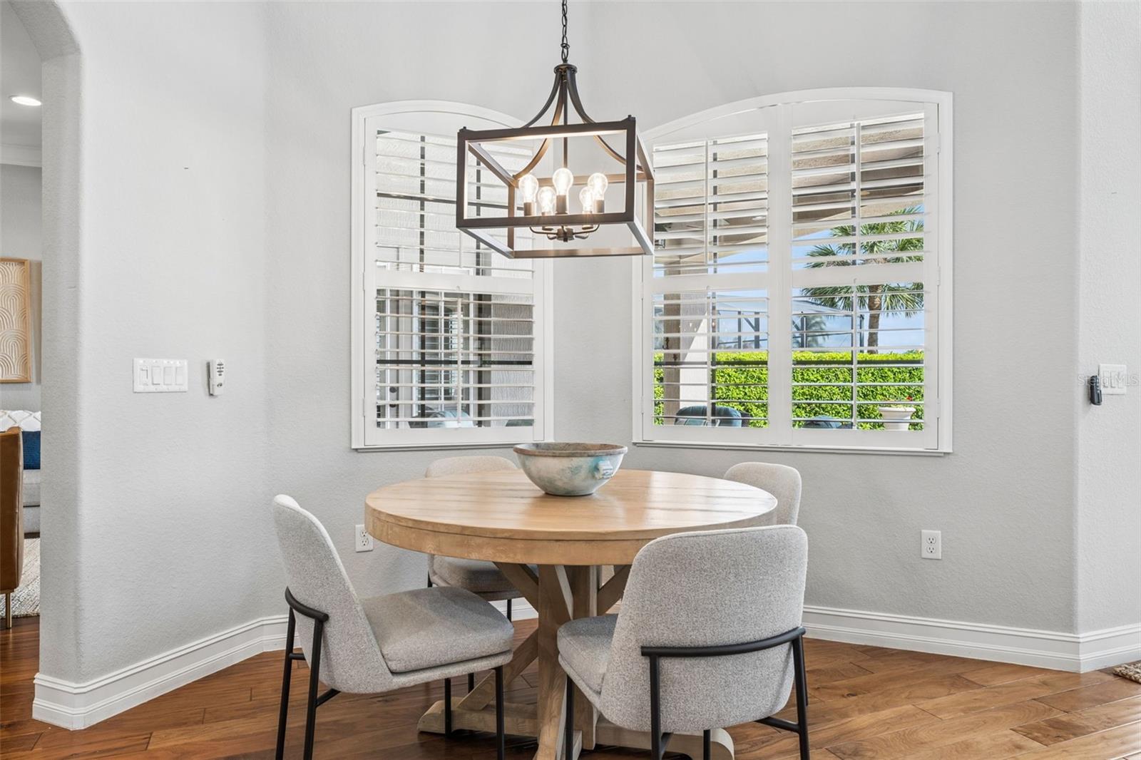 Listing photo id 15 for 9845 Hatton Circle